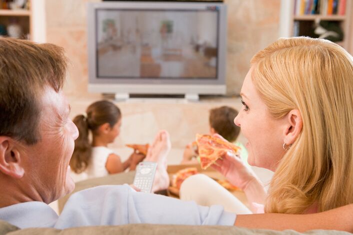 Za učinkovito mršavljenje morate se odreći obroka ispred TV ekrana