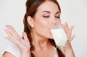 Kod gastritisa korisno je ujutro i navečer popiti čašu mlijeka. 